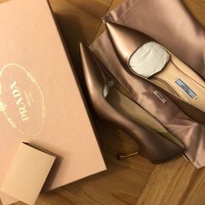 NWT Prada Nude Gold Heels Vernice Metal Nudo